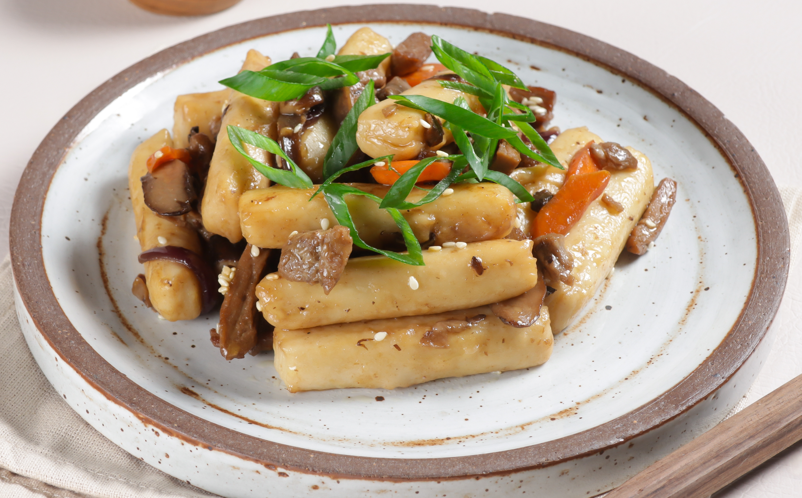 Non-Spicy Tteokbokki (with Udon or Rice Cakes)